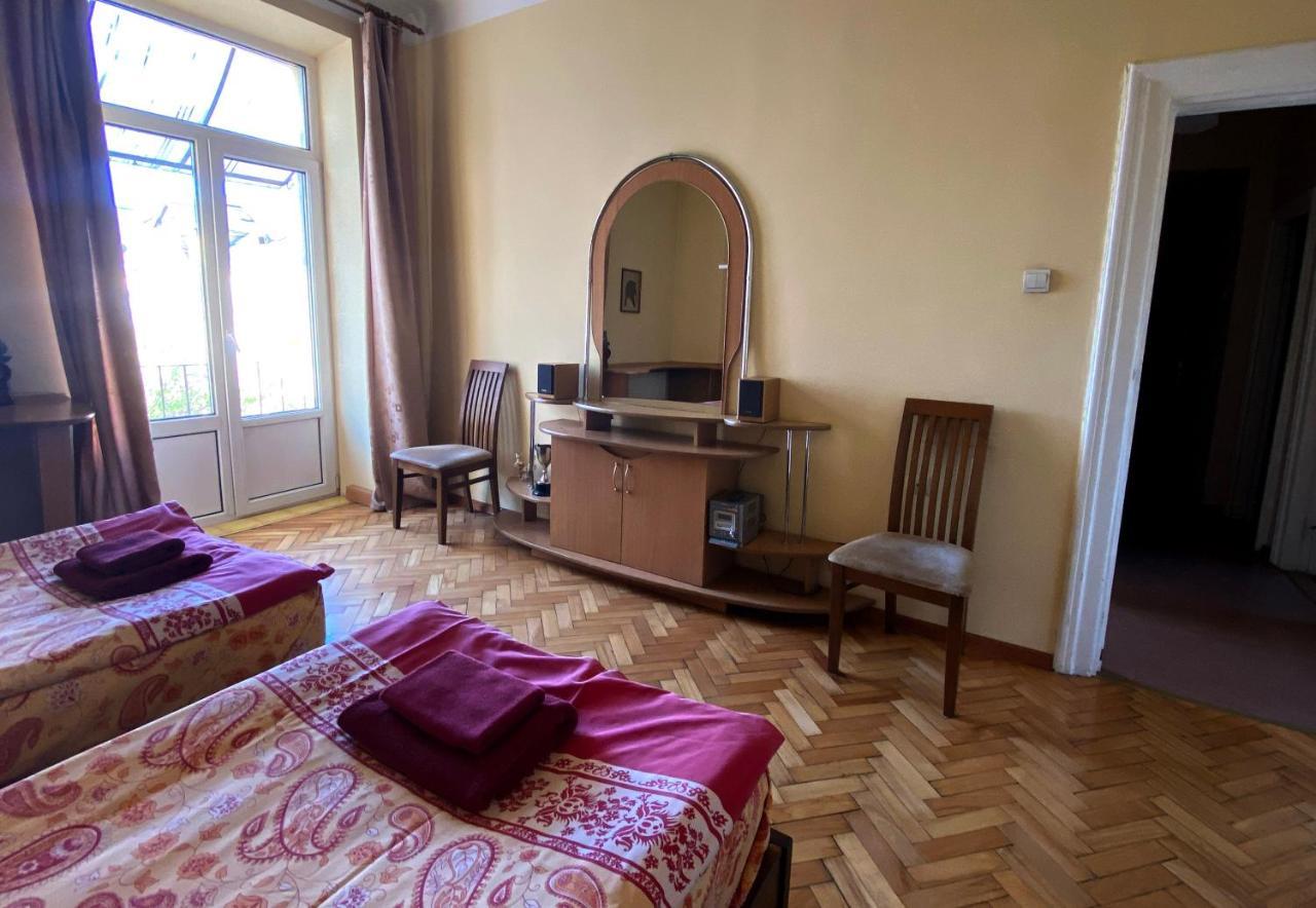 Apartment On Svobody Avenue Львов Экстерьер фото